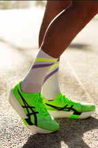 Calcetines técnicos de running BOST Zurriola en blanco, diseñados en Donosti y fabricados en España.